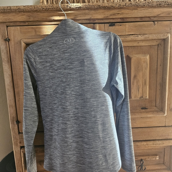 Under Armour Heathered Gray/Black Heat Gear Loose Performance Pullover - Picture 5 of 5